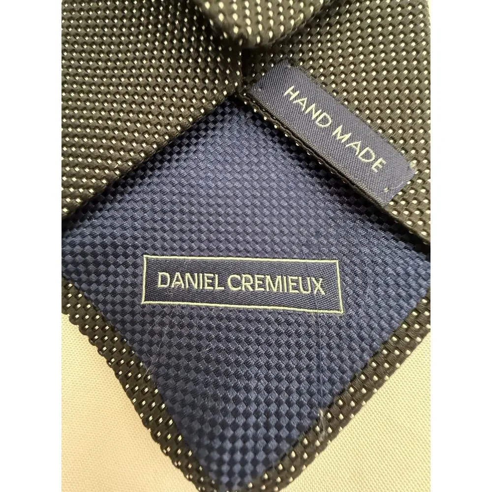 SKU3090 Daniel Cremieux Handmade Silk Tie - Black with Dots (61